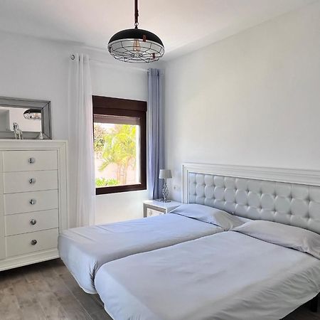 Pirata Bungalow Sea Front Estepona Eksteriør bilde