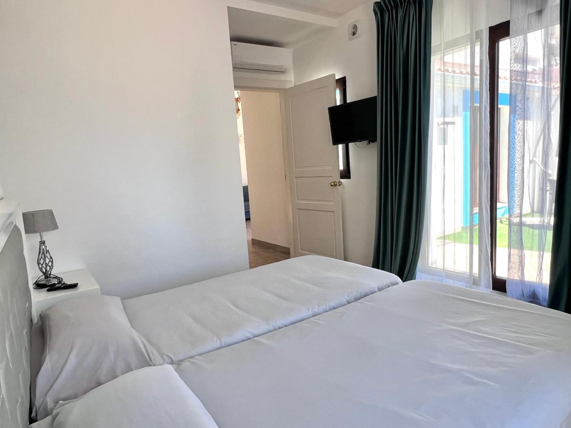 Pirata Bungalow Sea Front Estepona Eksteriør bilde